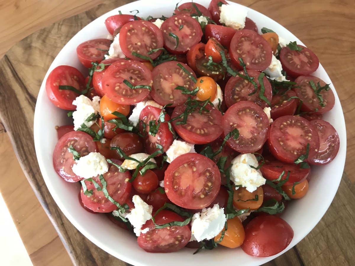 Easy and creamy labne (labneh) and tomato salad