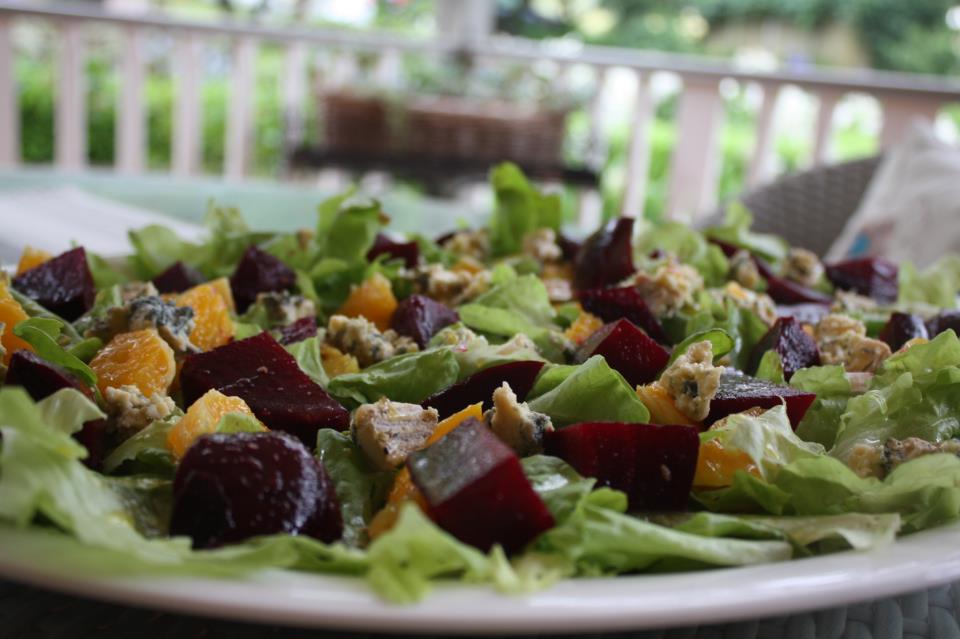 oakleaf_lettuce_salad_with_orange_and_roasted_beetroot