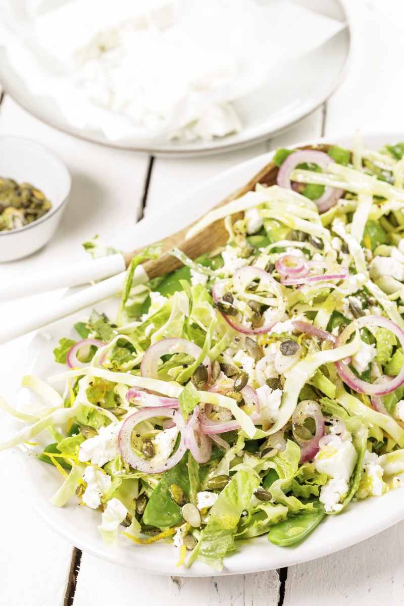 Pointed cabbage salad with onion and mangetouts
