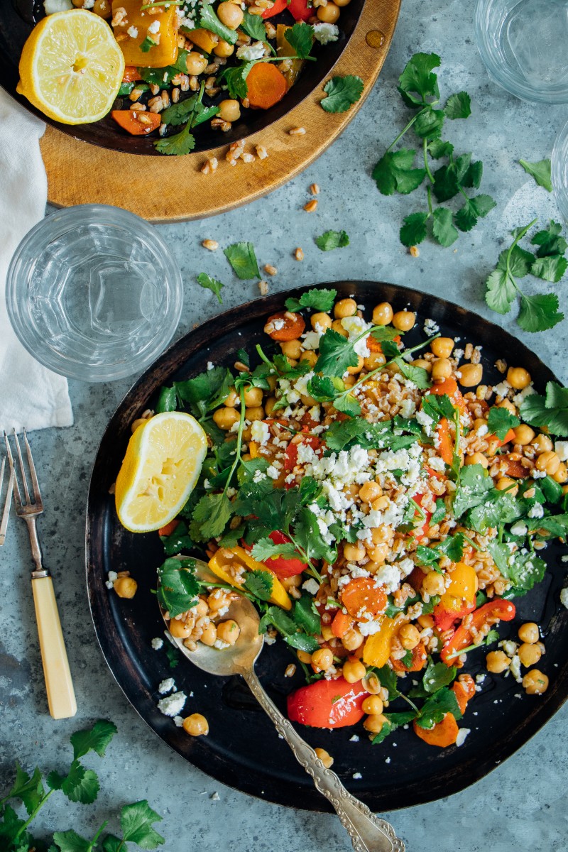 Salad with spelt, roasted vegetables from the oven, chickpeas, coriander and feta.