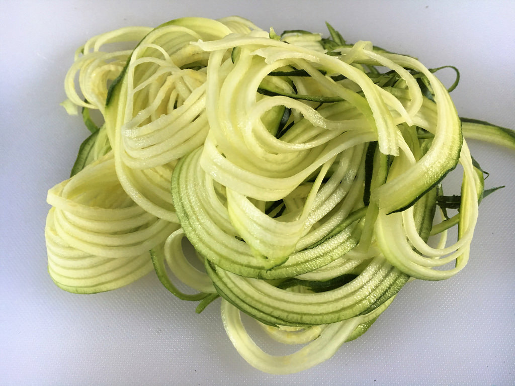 zucchini noodle salad