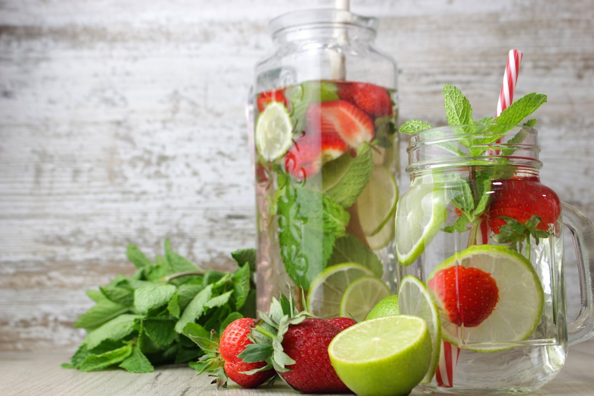 Agua fresca de limón con hierbabuena!