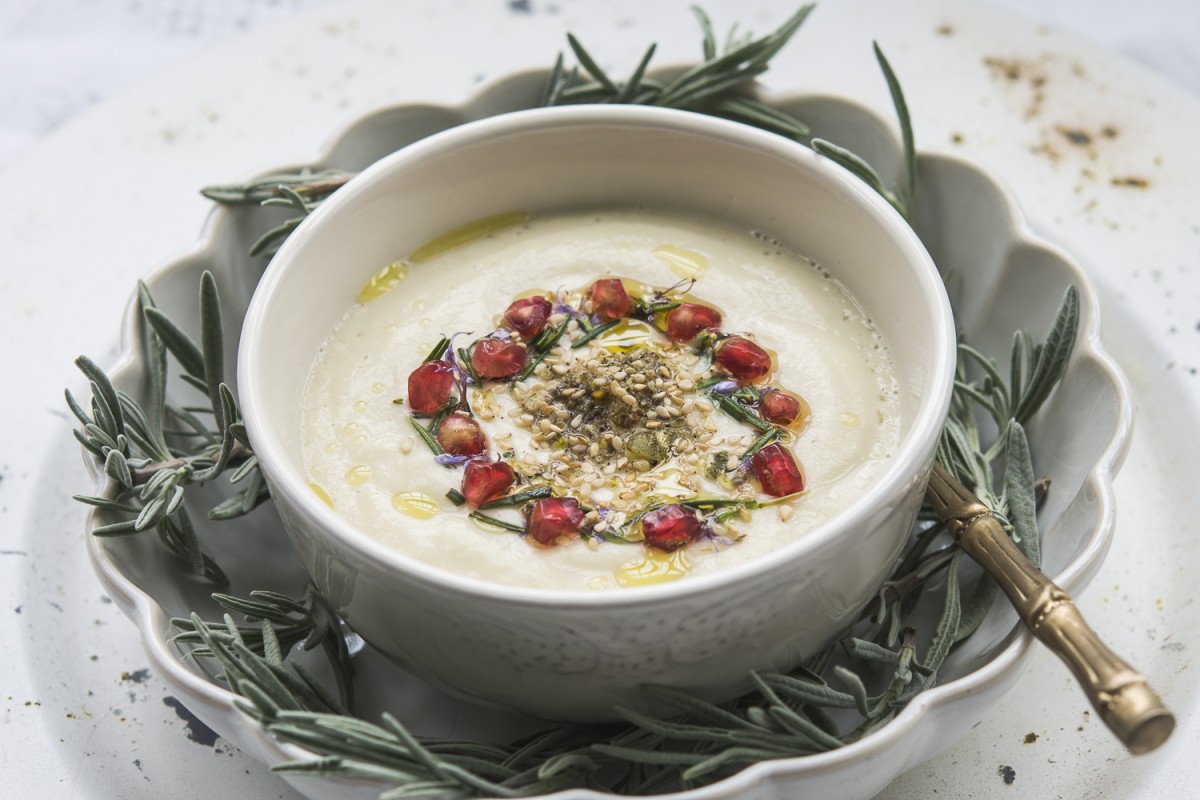 Crema sorprendente de coliflor y sésamo 