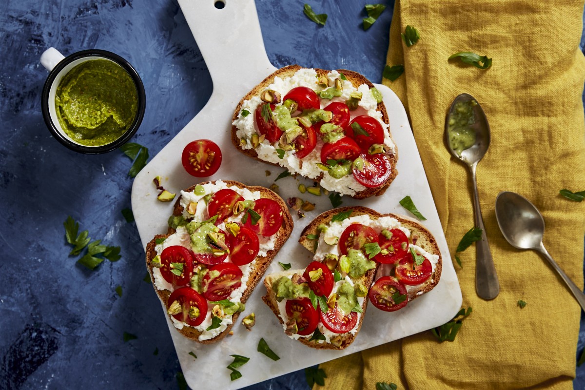 Crostini with ricotta, cherry tomatoes and pistachio pesto