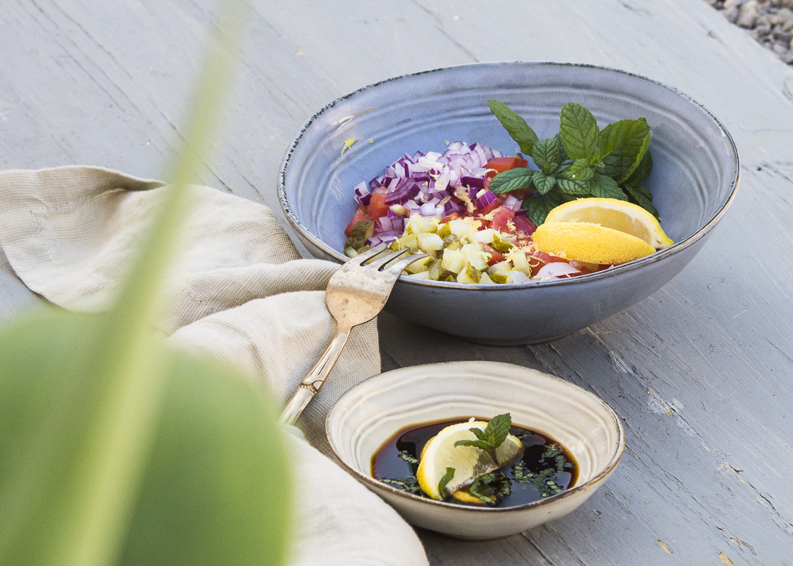Ensalada con aliño de soja, hierbabuena y limón.