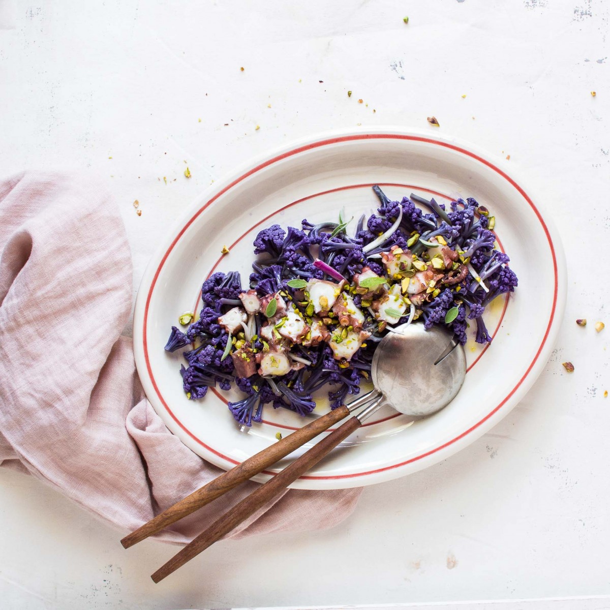 Ensalada de pulpo y coliflor morada