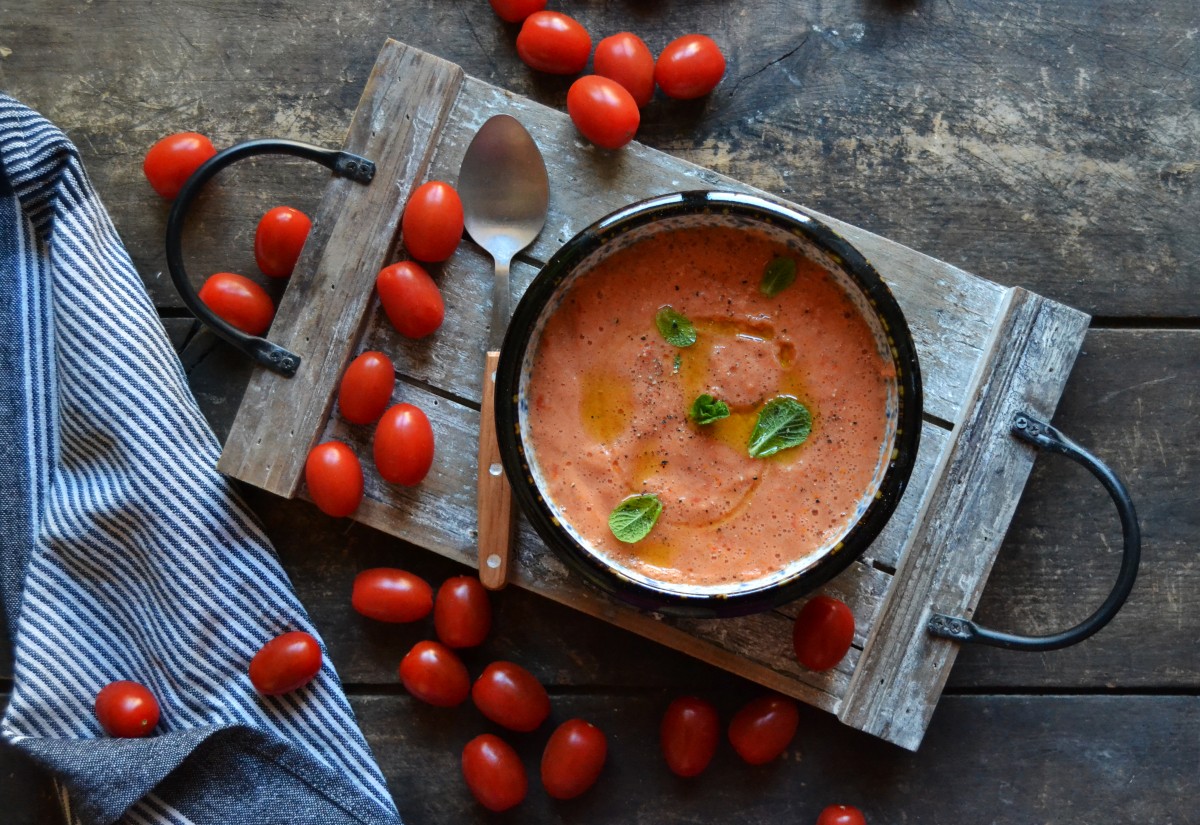 Gazpacho van zoete snoeptomaatjes met munt