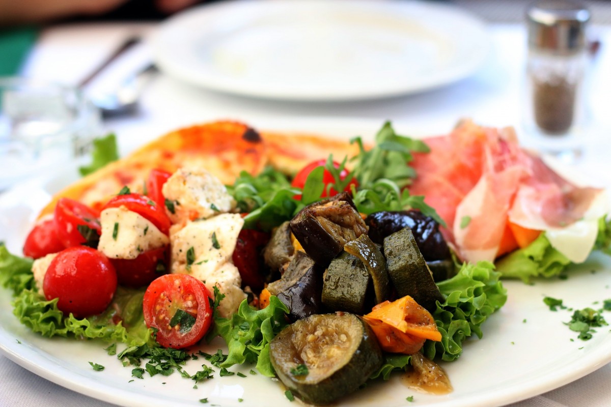Gegrilde groentensalade met buffelmozzarella en citroen