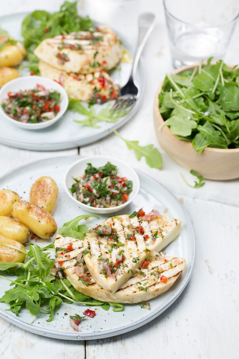 Geroosterde knolselderijsteaks met Argentijnse chimichurri