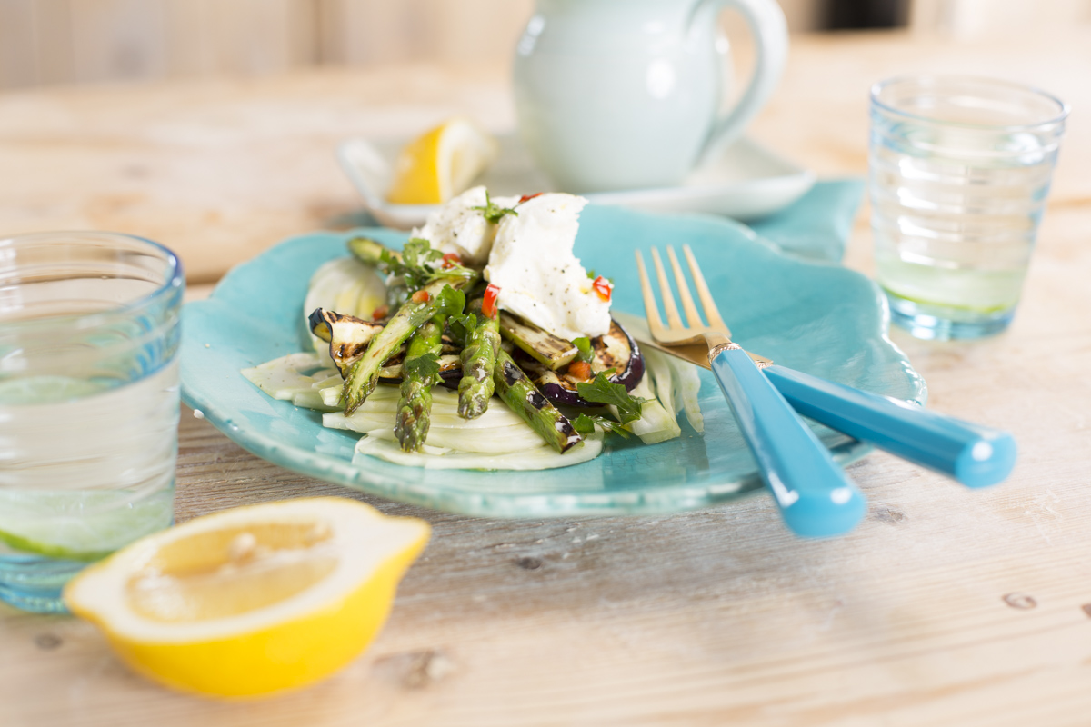 Salade van gegrilde aubergine met buffelmozzarella 