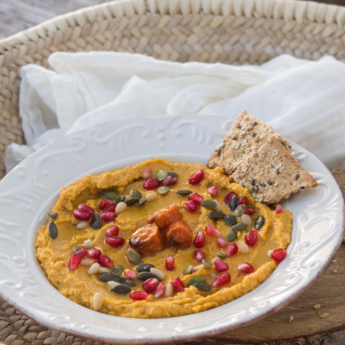 Humus de otoño con zanahoria asada