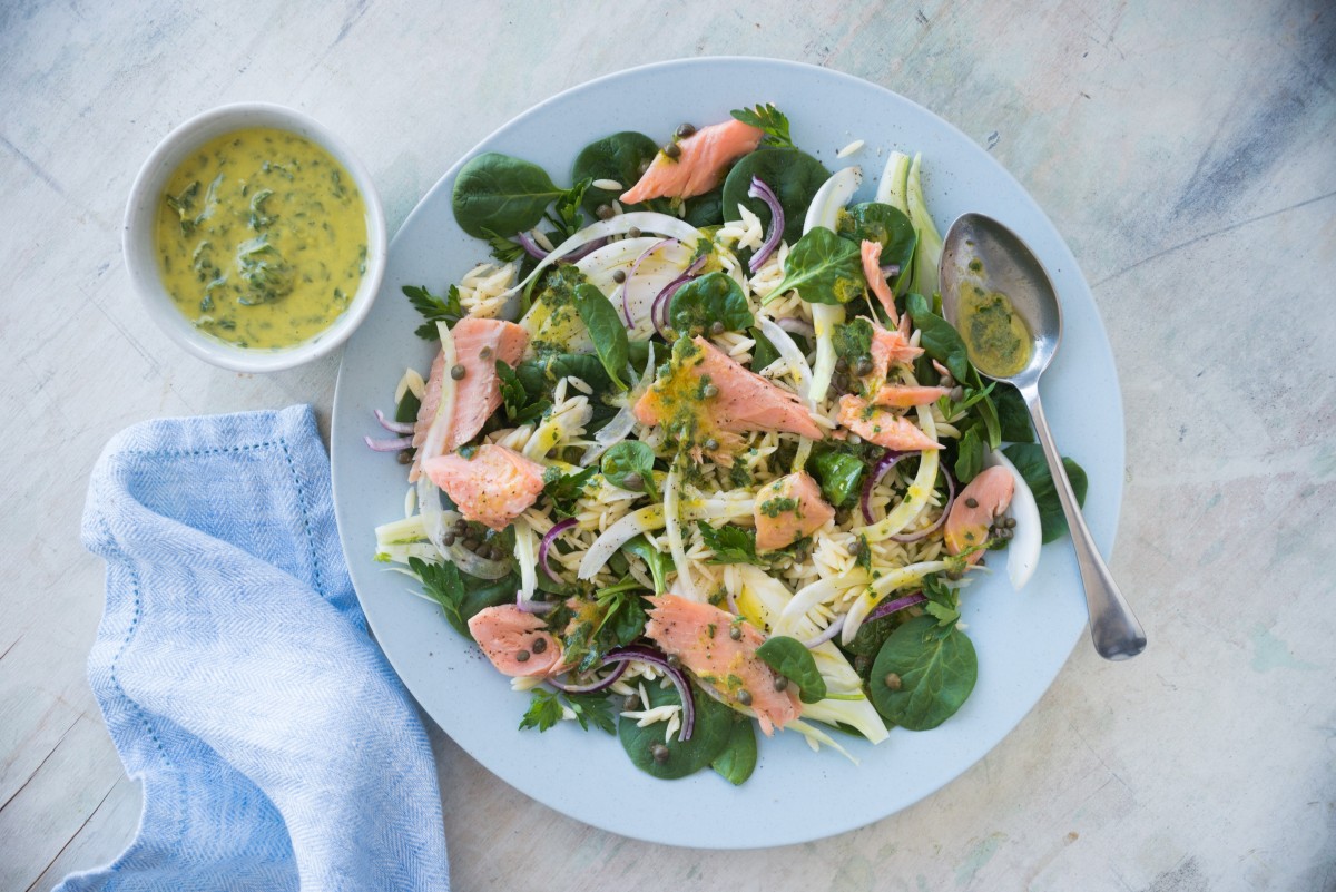 Venkelsalade met forel en gremolata