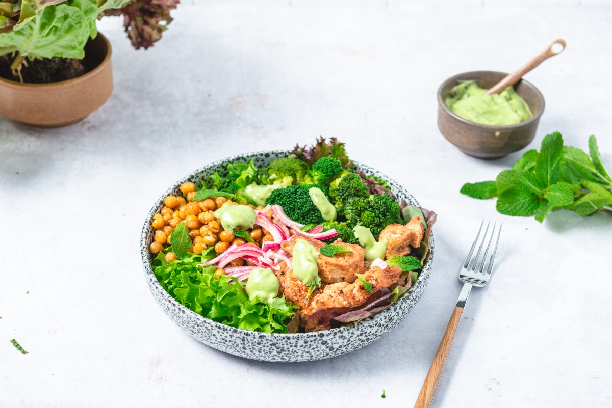 Salade vol proteïne met Green Godess-like-dressing