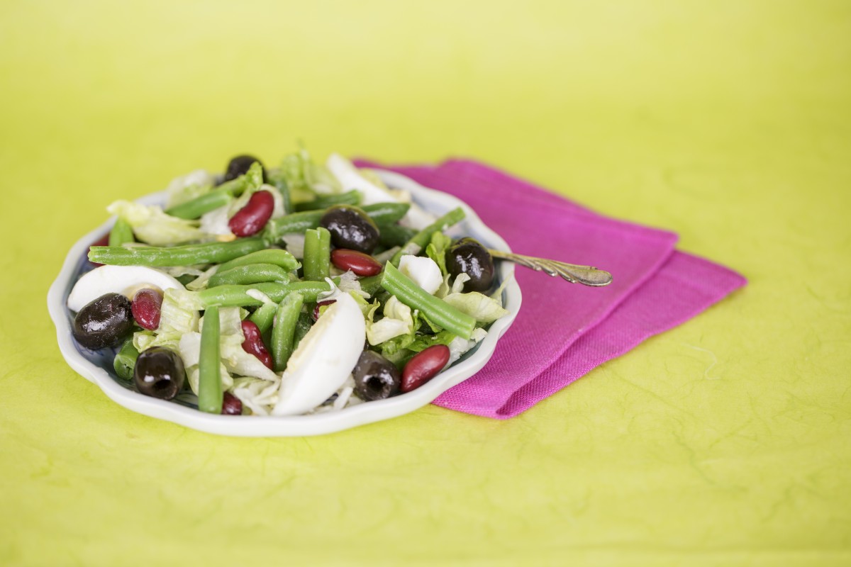 Leftover salade van sperziebonen, olijven en kidneybonen