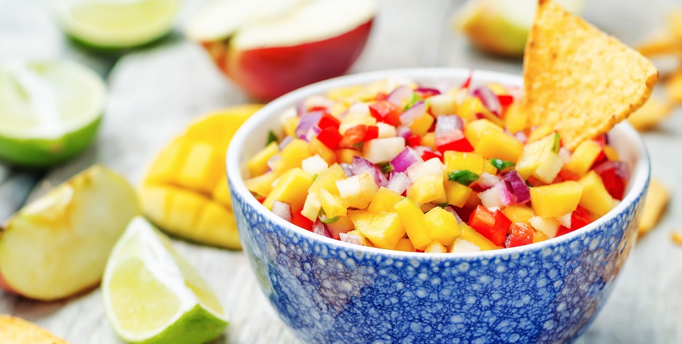 Mangosalsa met limoen en een pepertje