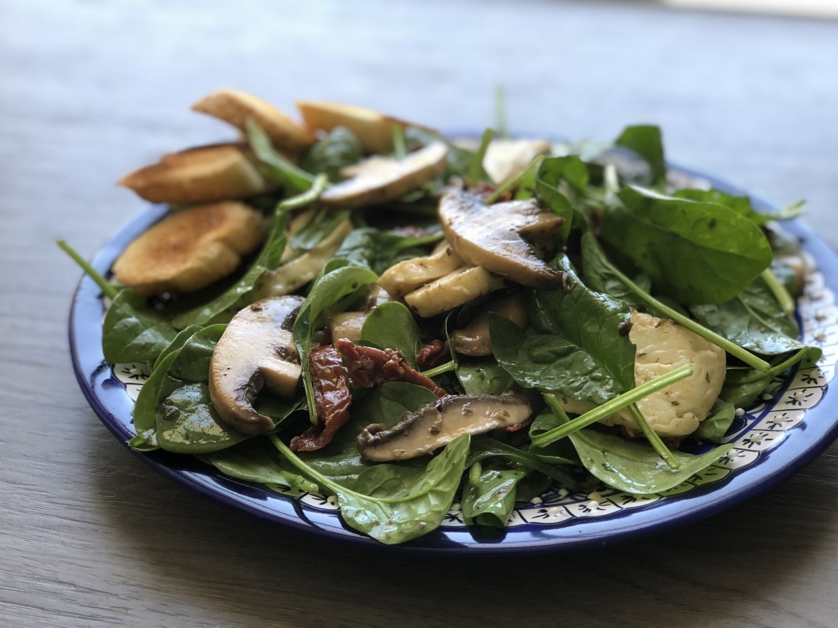 Mushroom halloumni spinach salad 
