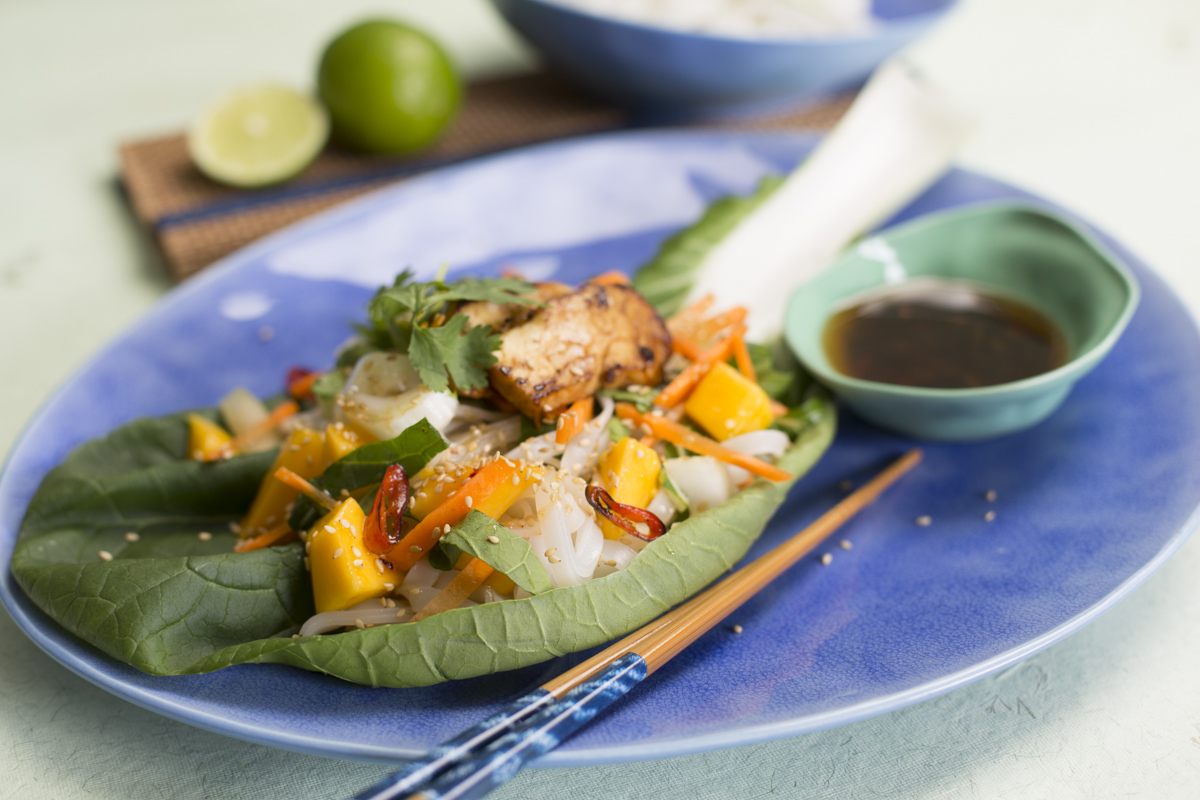 Noodle salade met paksoi en mango