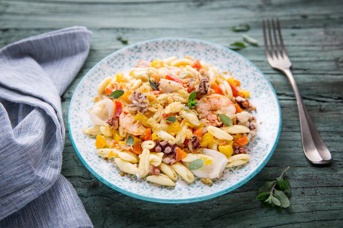 Pasta met zeevruchten, paprika en marjolein