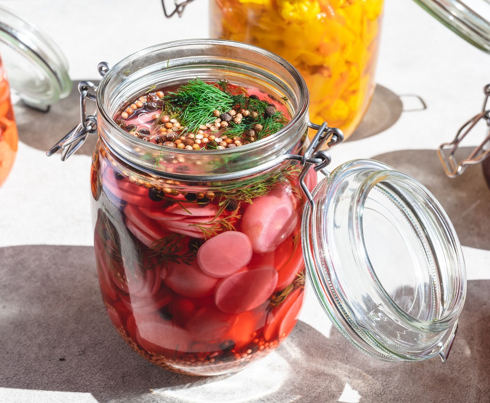 Pickled radishes with apple cider vinegar