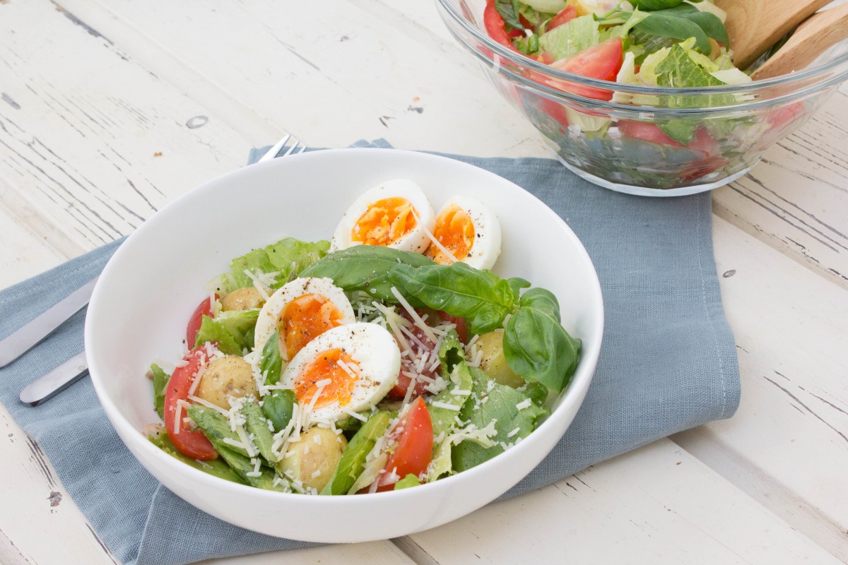 Aardappelsalade met Crunchy Cos en Parmezaanse kaas