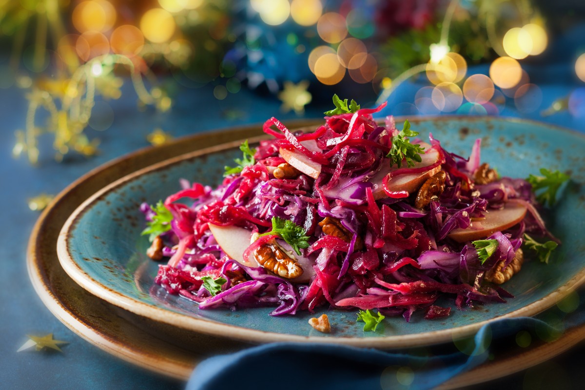 Red cabbage and apple salad