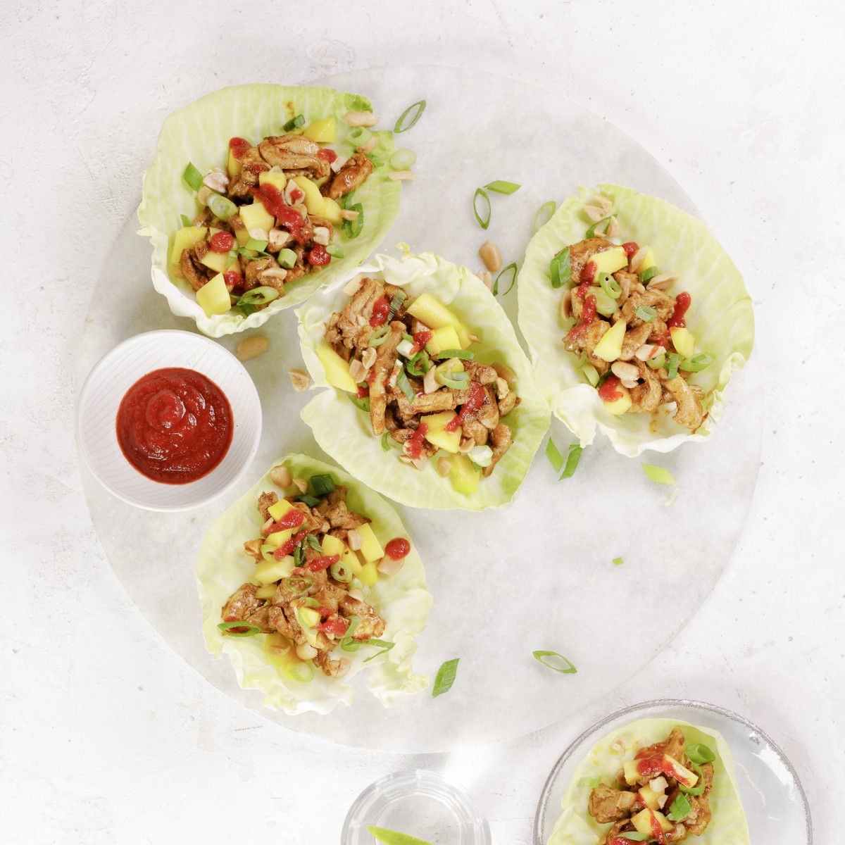 Open pointed cabbage wraps with spicy chicken and mango
