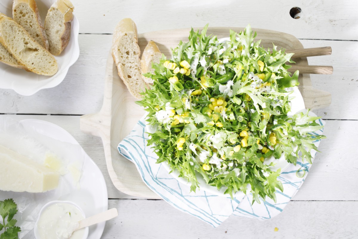 Salade met mais, jalapeño en koriander