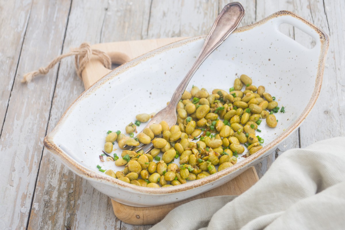 Salteado de edamame y cebollino