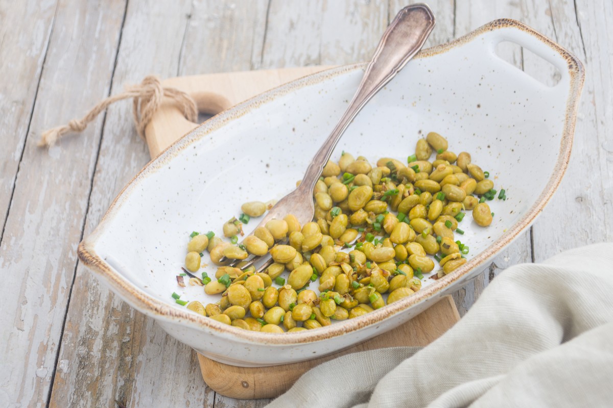 Salteado de edamame y cebollino