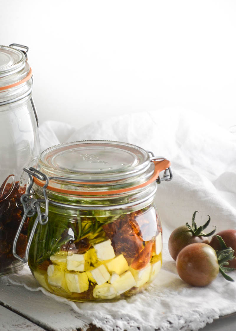 Eingelegter Feta mit Tomaten und Kräutern | Love my Salad