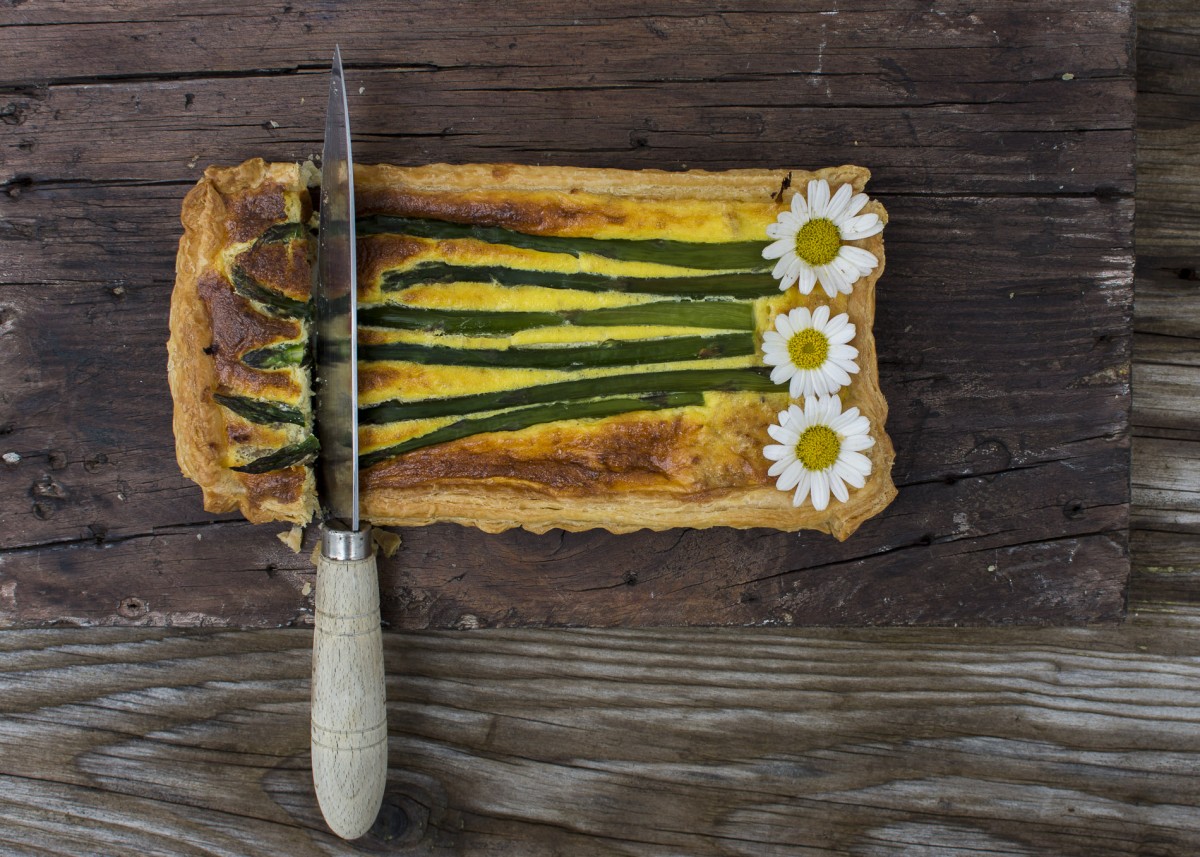 Tarta salada de puerro  y espárragos