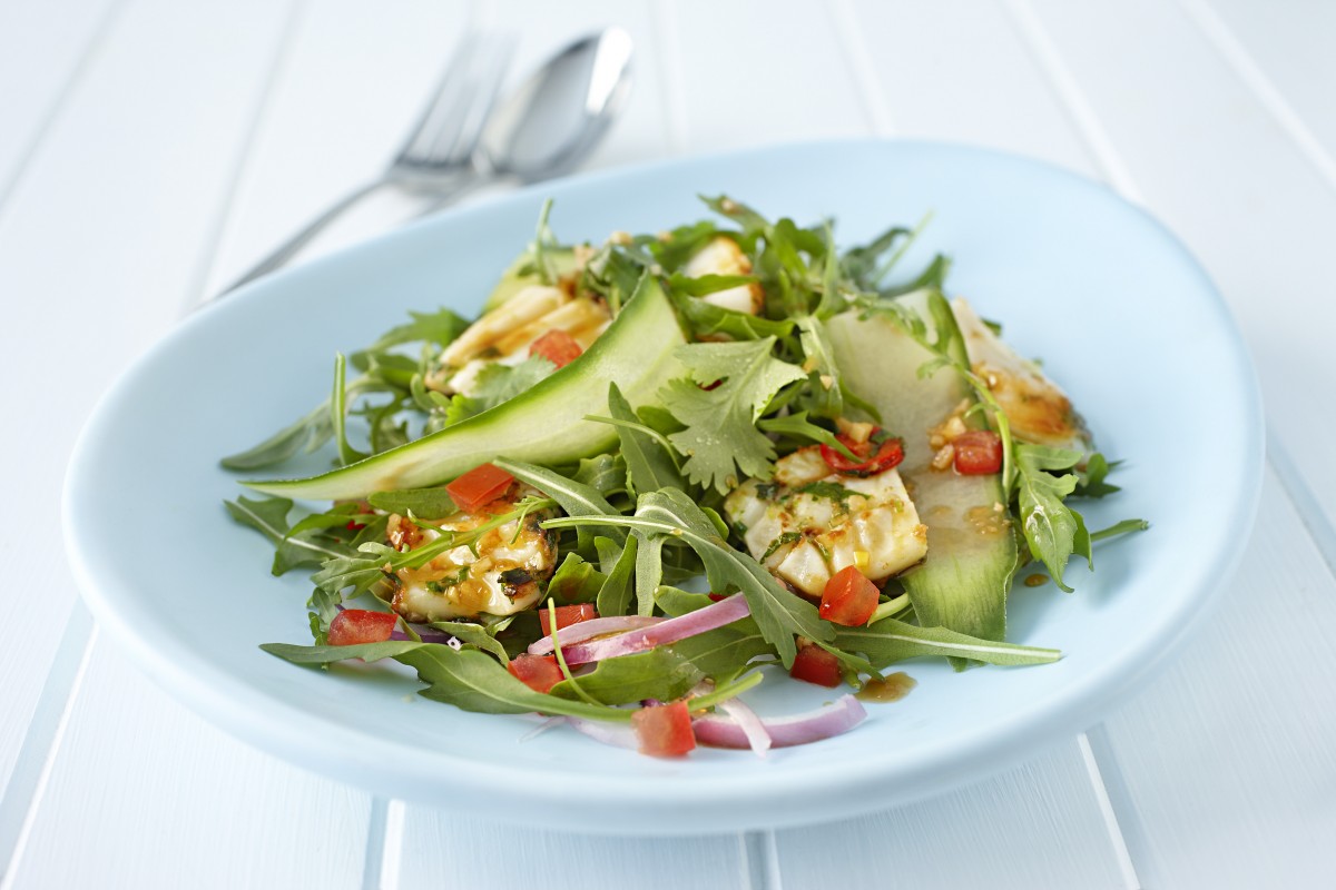 Quick and easy salad recipe with grilled squid. A dish full of different flavours because of the ginger, garlic, chilli and coriander. The rocket, cuccumber, rocket and tomato make it also very refreshing.
