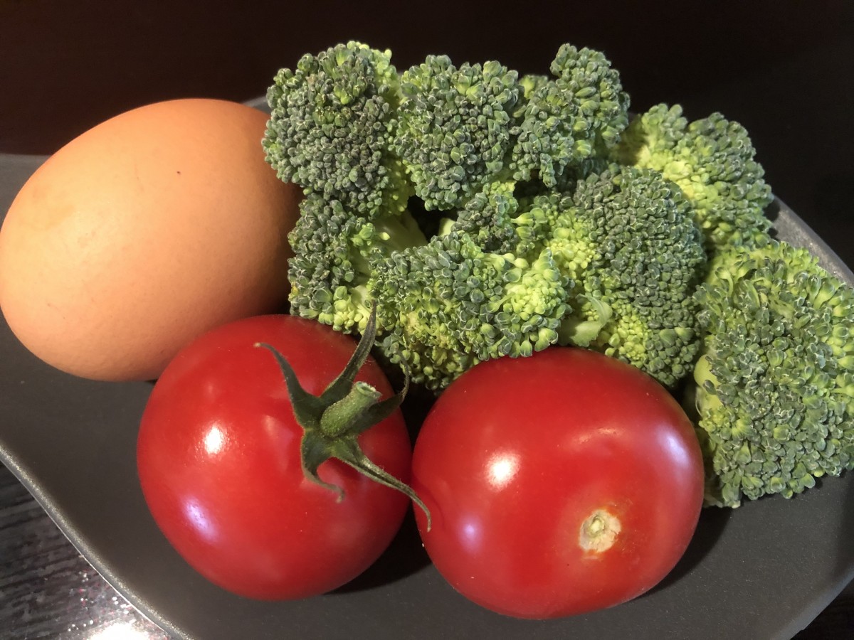 Broccoli and tomatoes for breakfast 