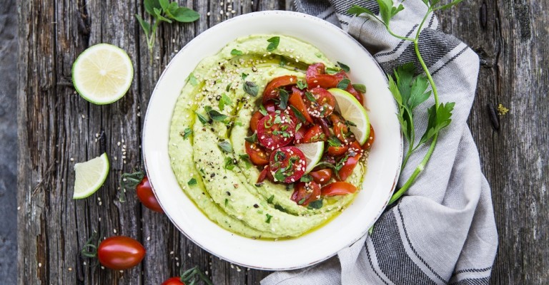 Ensalada de humus de aguacate con tomate | Love my Salad