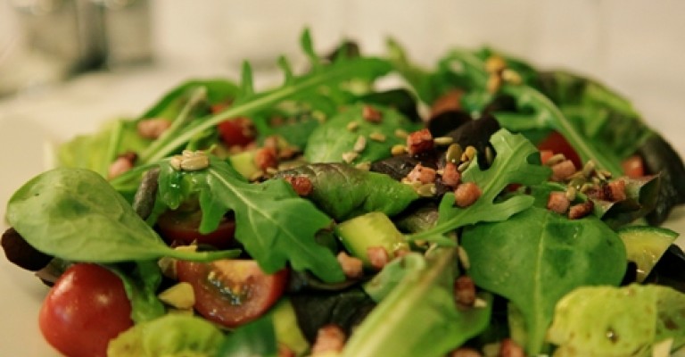 Salanova®-Spinat-Salat mit Pinien- und Sonnenblumenkernen | Love my Salad