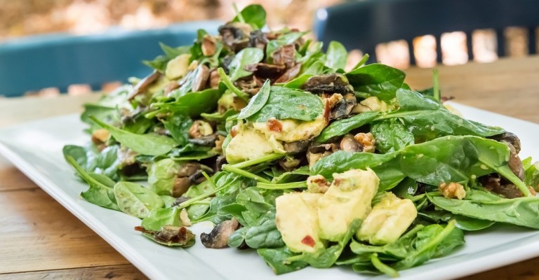 Spinatsalat mit Pilzen,Pancetta und Walnüssen | Love my Salad