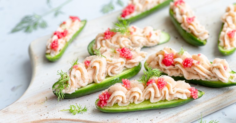 Mini-Gurken mit Lachsmousse | Love my Salad