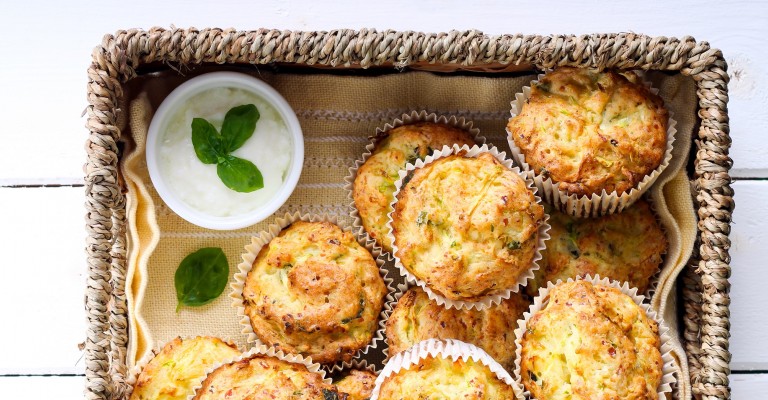 Delicias en minutos: muffins de calabacín y salmón en microondas 4 Moncloa Receta exquisita de muffins de calabacín y salmón: una fusión de sabores en tu microondas