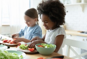 Eerste hapjes voor je baby. Begin je bij 4 óf 6 maanden? 