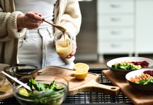6 reasons to make your own salad dressing