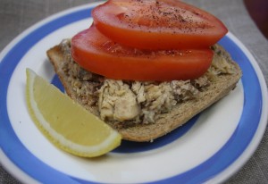 Nutritionist Catherine Saxelby shares her 6 top reasons to eat more truss tomatoes