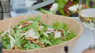 Salanova®-Crispy Salat mit Walnüssen und Birne