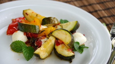 Salat mit gerösteten Zucchini