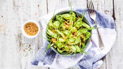 Salade italienne de puntarelle et son crumble de pecorino