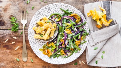 Insalata tiepida di fagiolini e cipolle con panissa 