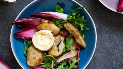 Topinamboer (aardpeer)-spinazie salade met witlof,truffel en Parmezaanse kaas