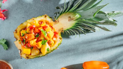 Ananas-paprikasalade met sweetchili-knoflookdressing