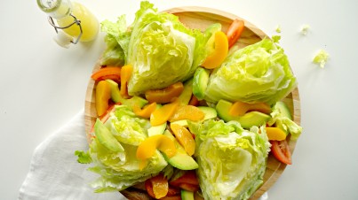 Frisse avocado salade met perzik