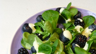 Ensalada azul de canónigos con vinagreta de Crème fraîche 