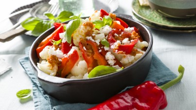 Blanched sweet pointed pepper with cauliflower and vinaigrette